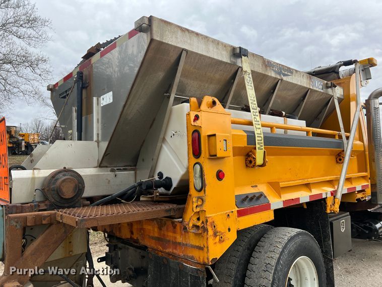 image for item JU9765 2006 International 7400  dump truck