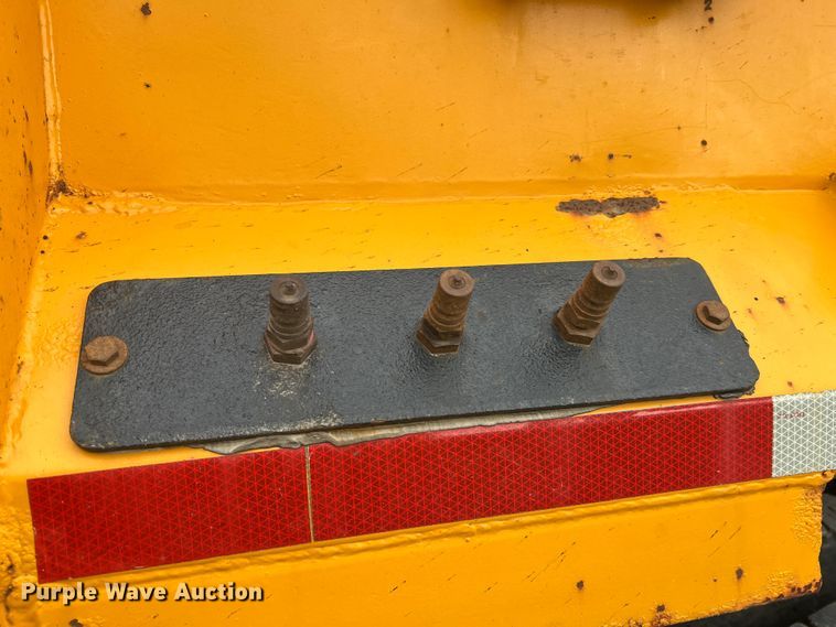 image for item JU9765 2006 International 7400  dump truck