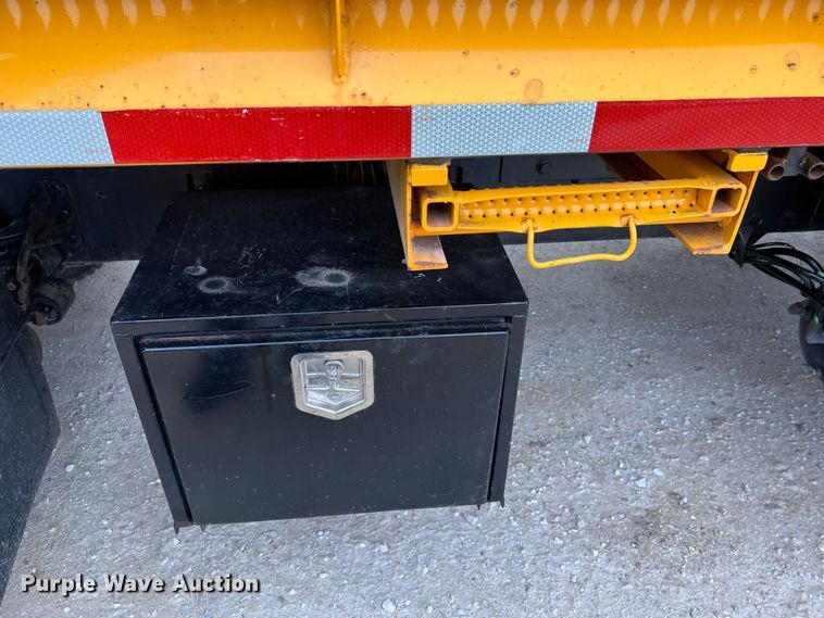 image for item JU9765 2006 International 7400  dump truck