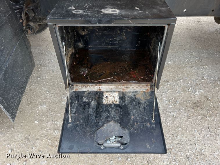 image for item JU9765 2006 International 7400  dump truck