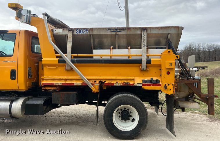 image for item JU9765 2006 International 7400  dump truck