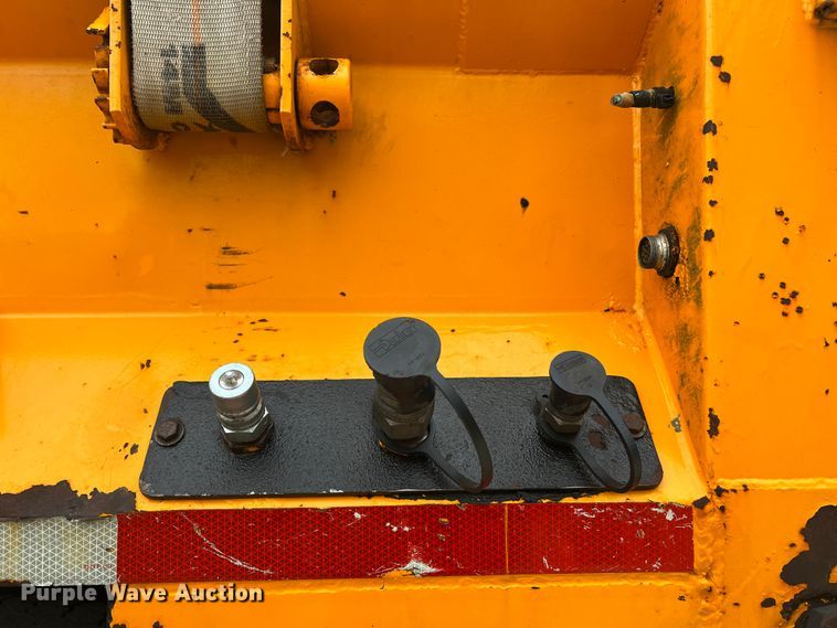 image for item JU9765 2006 International 7400  dump truck