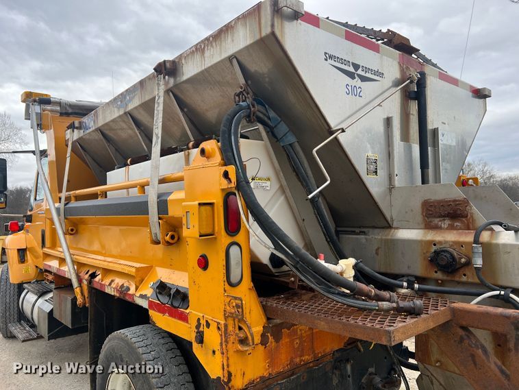 image for item JU9765 2006 International 7400  dump truck