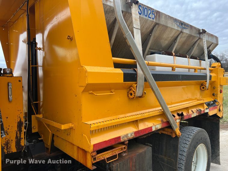 image for item JU9765 2006 International 7400  dump truck