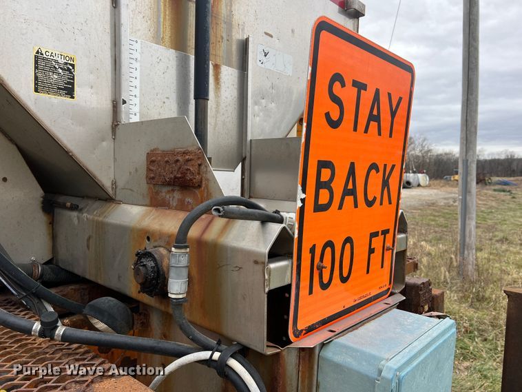 image for item JU9765 2006 International 7400  dump truck