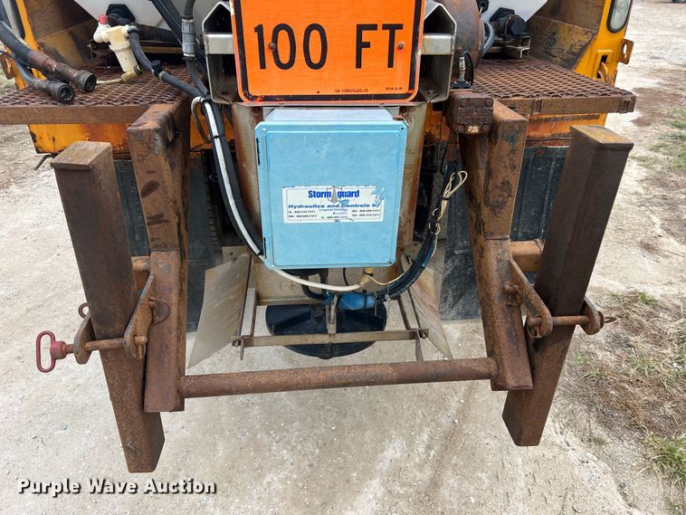 image for item JU9765 2006 International 7400  dump truck