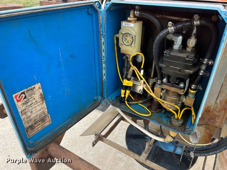 image for item JU9765 2006 International 7400  dump truck