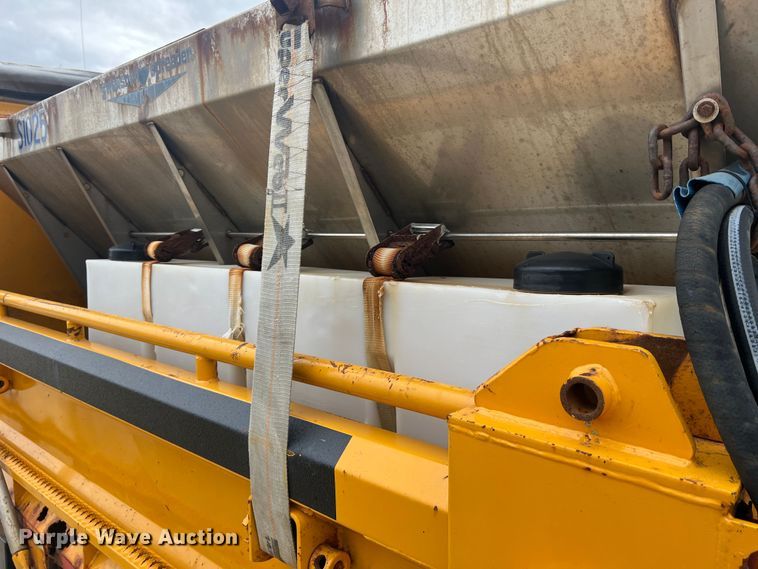 image for item JU9765 2006 International 7400  dump truck