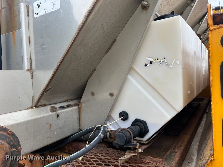 image for item JU9765 2006 International 7400  dump truck