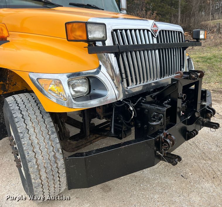 image for item JU9765 2006 International 7400  dump truck