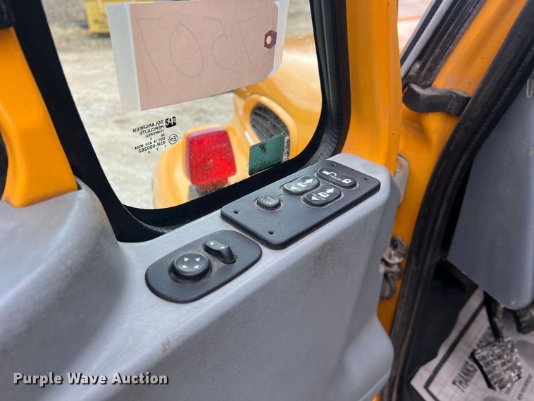 image for item JU9765 2006 International 7400  dump truck