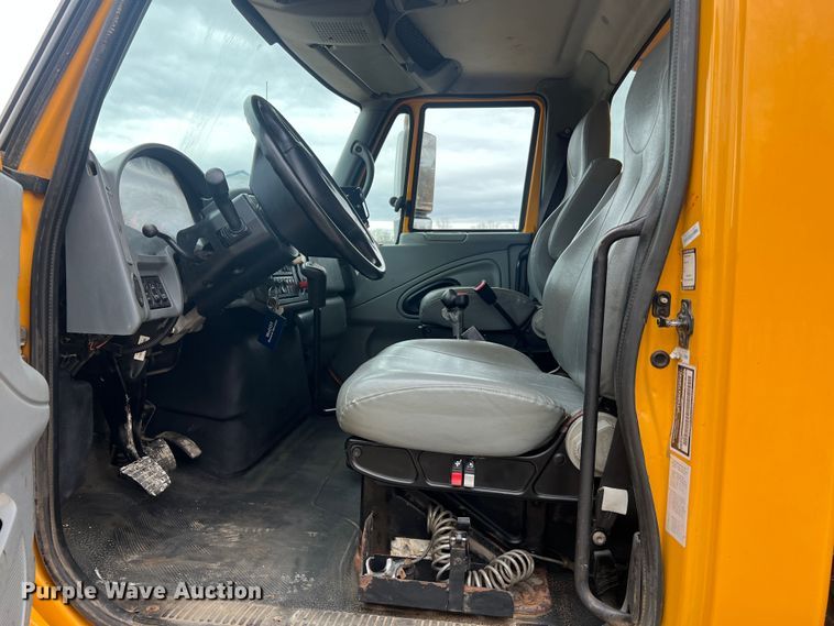 image for item JU9765 2006 International 7400  dump truck