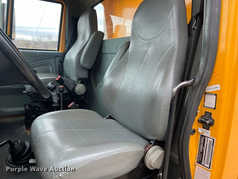 image for item JU9765 2006 International 7400  dump truck