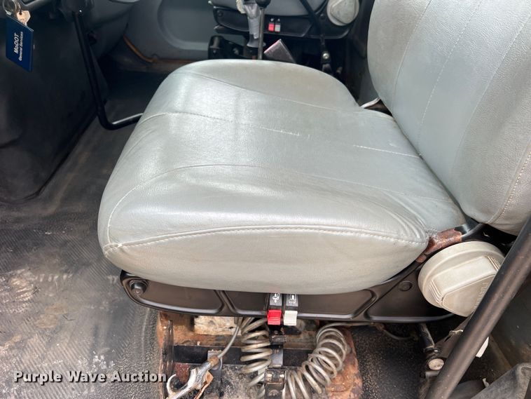 image for item JU9765 2006 International 7400  dump truck