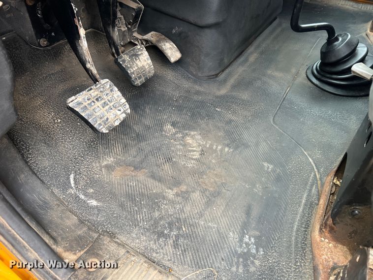 image for item JU9765 2006 International 7400  dump truck