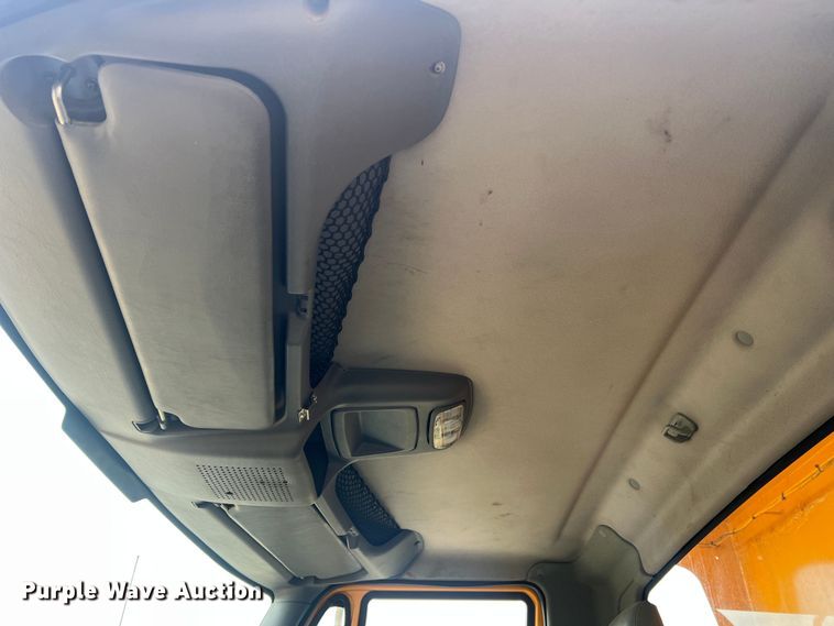 image for item JU9765 2006 International 7400  dump truck