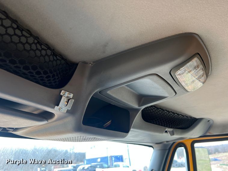 image for item JU9765 2006 International 7400  dump truck