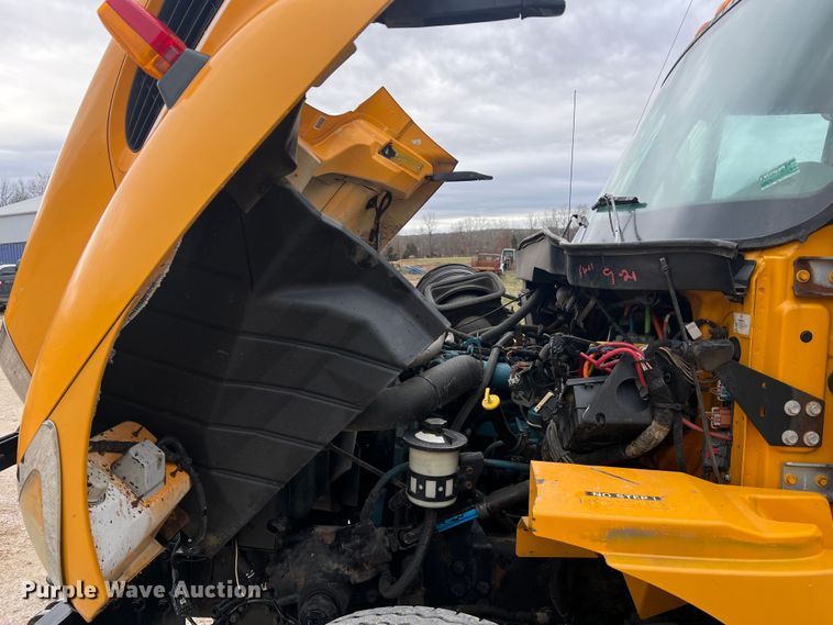 image for item JU9765 2006 International 7400  dump truck