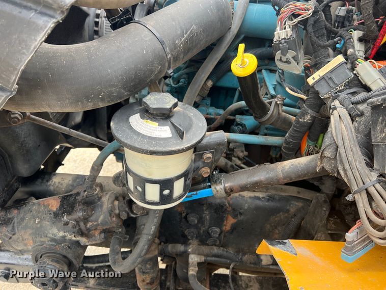 image for item JU9765 2006 International 7400  dump truck