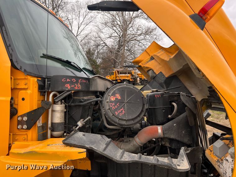 image for item JU9765 2006 International 7400  dump truck