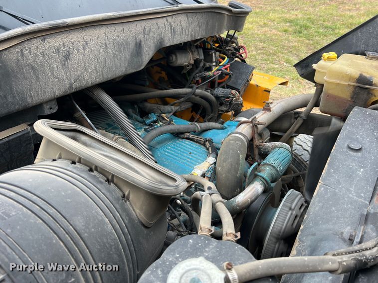 image for item JU9765 2006 International 7400  dump truck