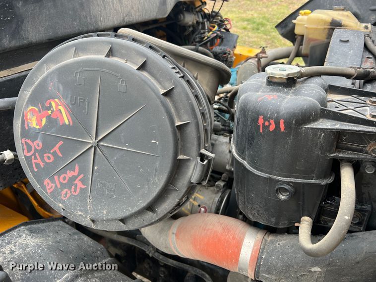 image for item JU9765 2006 International 7400  dump truck