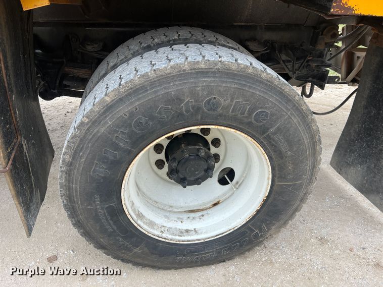 image for item JU9765 2006 International 7400  dump truck