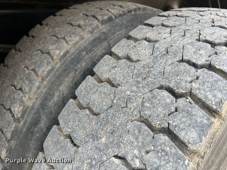 image for item JU9765 2006 International 7400  dump truck