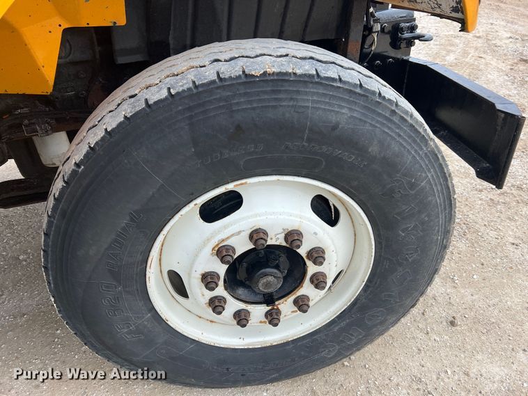 image for item JU9765 2006 International 7400  dump truck