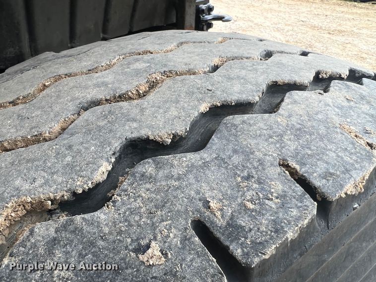 image for item JU9765 2006 International 7400  dump truck