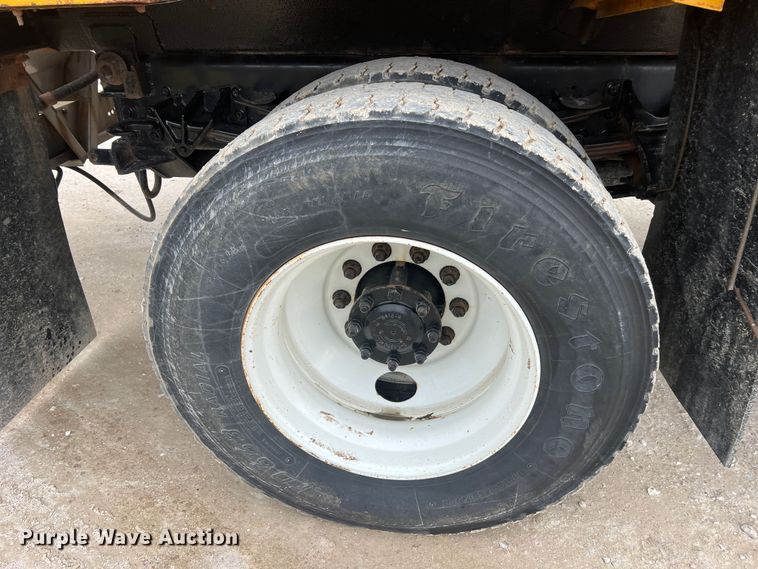 image for item JU9765 2006 International 7400  dump truck