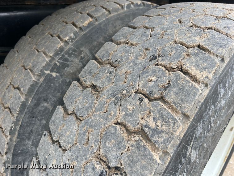 image for item JU9765 2006 International 7400  dump truck