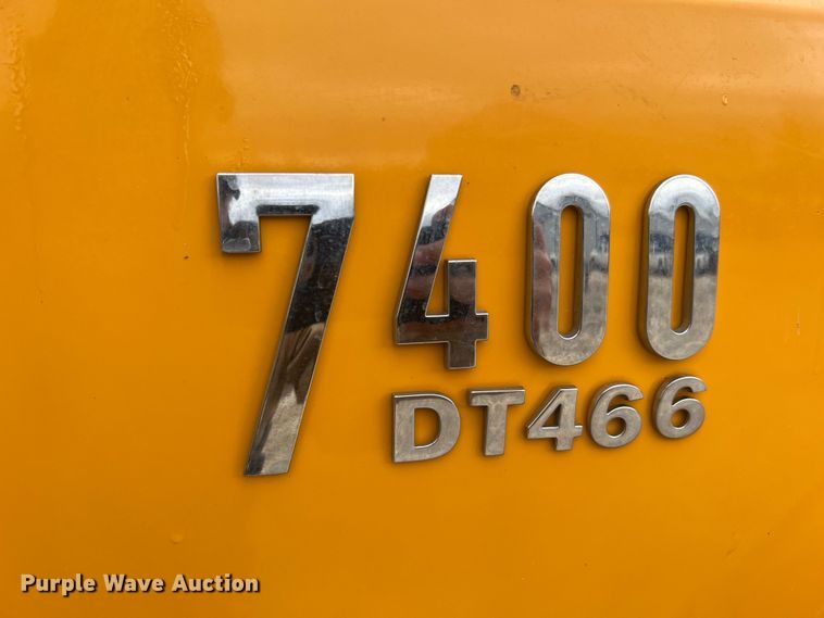 image for item JU9765 2006 International 7400  dump truck