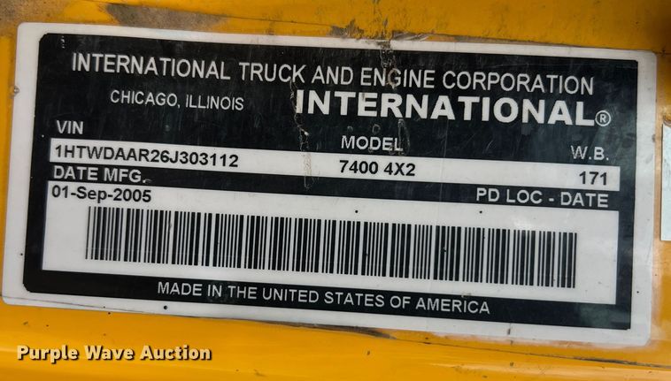 image for item JU9765 2006 International 7400  dump truck