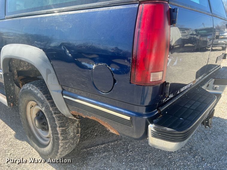 image for item JU9793 1999 Chevrolet Suburban K2500  SUV