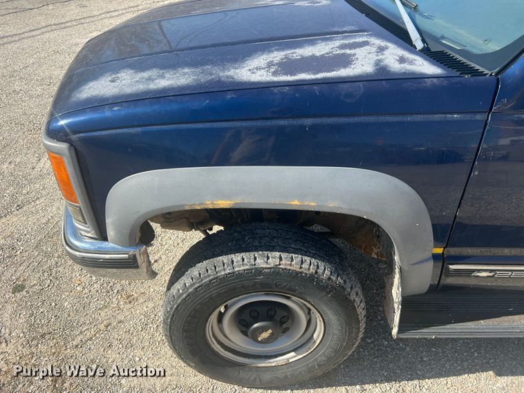 image for item JU9793 1999 Chevrolet Suburban K2500  SUV