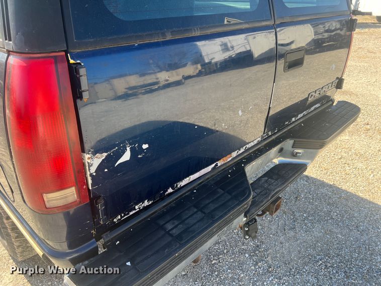 image for item JU9793 1999 Chevrolet Suburban K2500  SUV