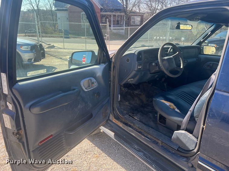 image for item JU9793 1999 Chevrolet Suburban K2500  SUV