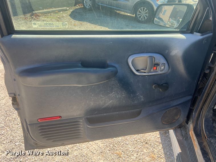 image for item JU9793 1999 Chevrolet Suburban K2500  SUV