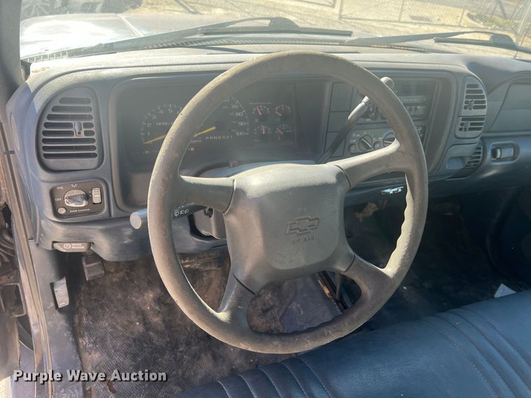 image for item JU9793 1999 Chevrolet Suburban K2500  SUV