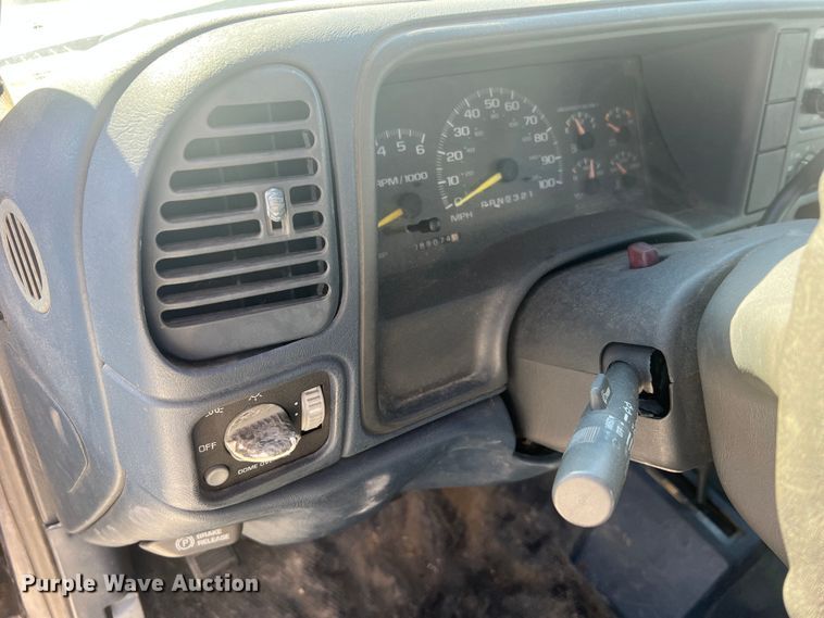 image for item JU9793 1999 Chevrolet Suburban K2500  SUV