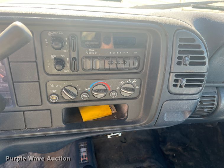 image for item JU9793 1999 Chevrolet Suburban K2500  SUV