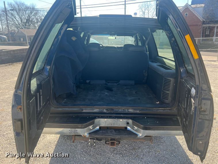 image for item JU9793 1999 Chevrolet Suburban K2500  SUV