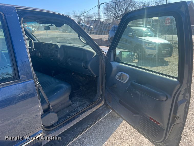 image for item JU9793 1999 Chevrolet Suburban K2500  SUV