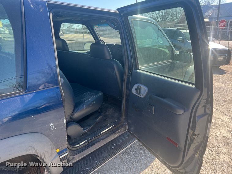 image for item JU9793 1999 Chevrolet Suburban K2500  SUV