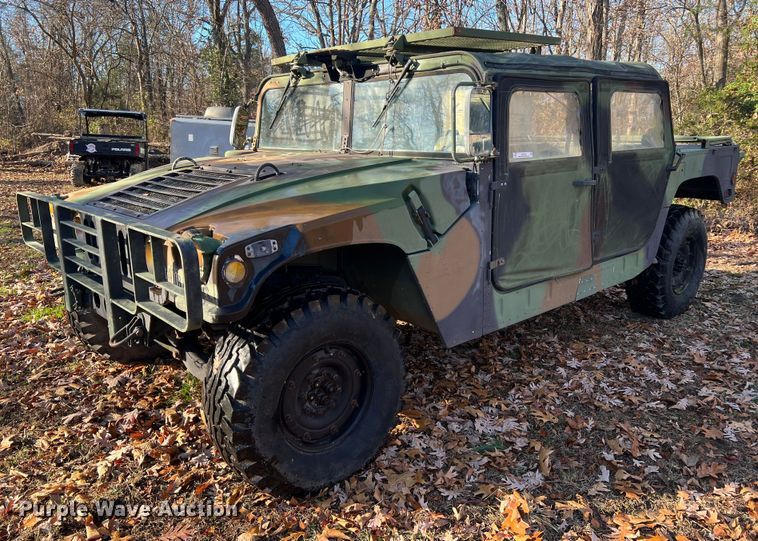 image for item JU9798 Am General M998 HMMWV  SUV