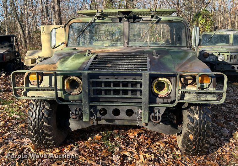 image for item JU9798 Am General M998 HMMWV  SUV