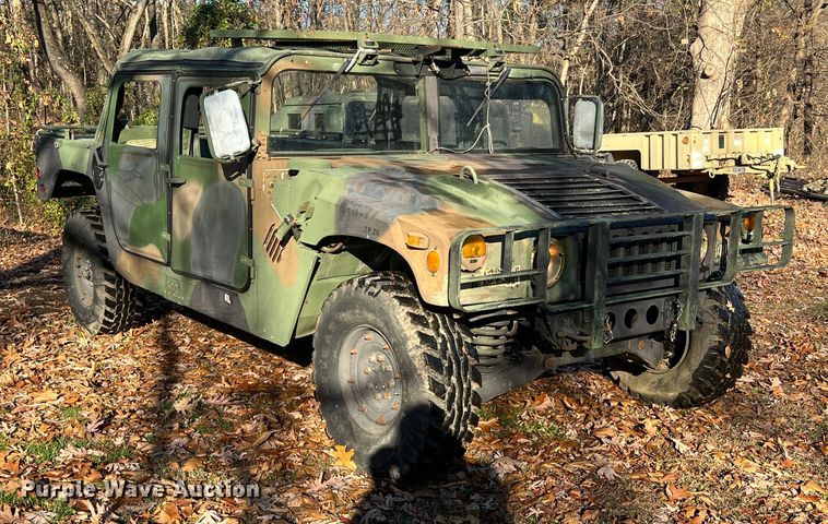 image for item JU9798 Am General M998 HMMWV  SUV