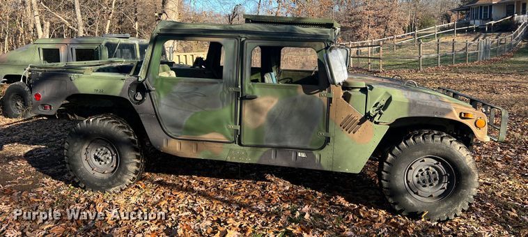 image for item JU9798 Am General M998 HMMWV  SUV