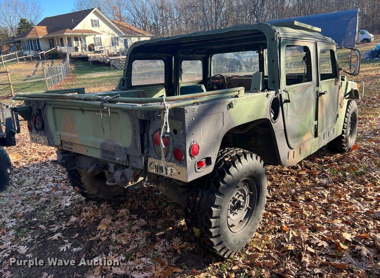 image for item JU9798 Am General M998 HMMWV  SUV